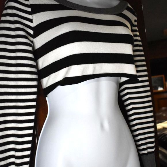 Striped Cropped Long Sleeve Sweater Size Small Soft Comfy - Picture 4 of 10